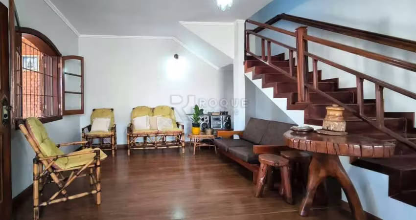 Sobrado Residencial à Venda – 4 Dormitórios, Edícula, Espaço Gourmet e 4 Vagas de Garagem