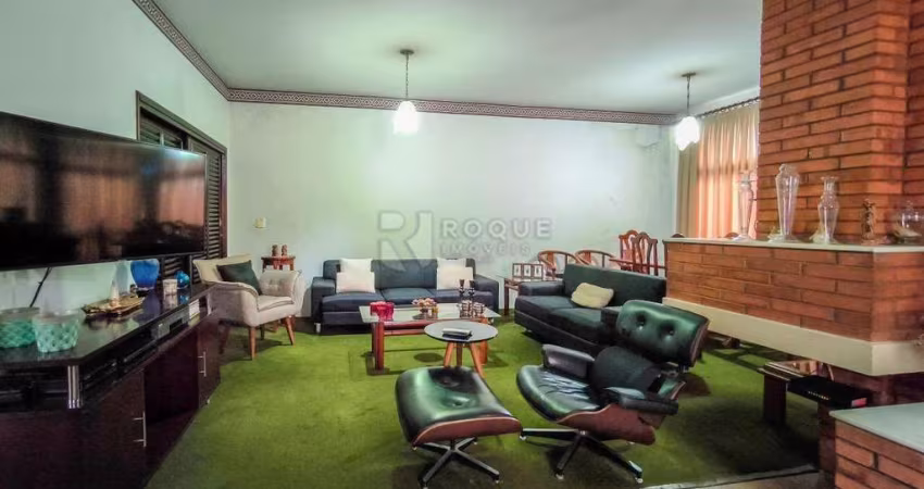 Casa a venda com 03 quartos e edícula, em ótima localização, no centro de Limeira