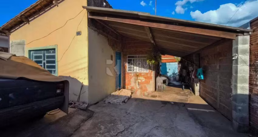 Casa com edícula à venda
