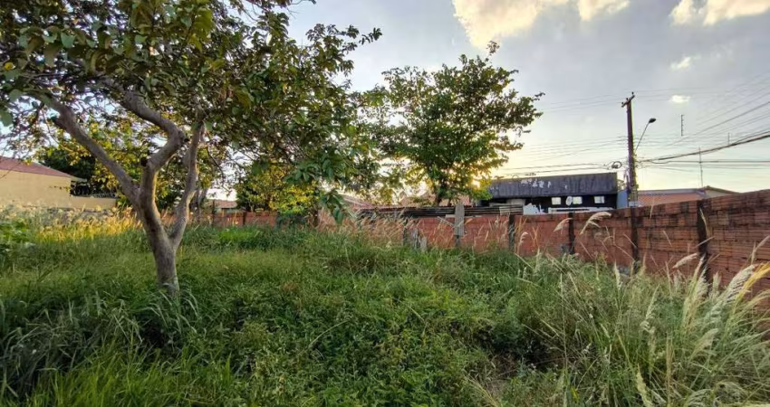 Terreno de esquina à venda – 282,60 m²