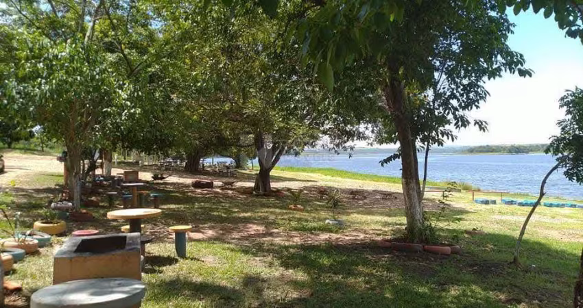 Refúgio Perfeito: Imóvel de 250m² com Vista para a Represa a 1h40m de Limeira