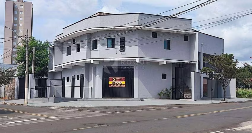 Prédio Residencial e Comercial com casa, apartamentos e salões!