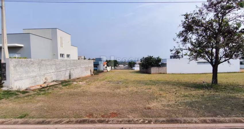 Terreno em condomínio à venda no bairro Recanto dos Pássaros
