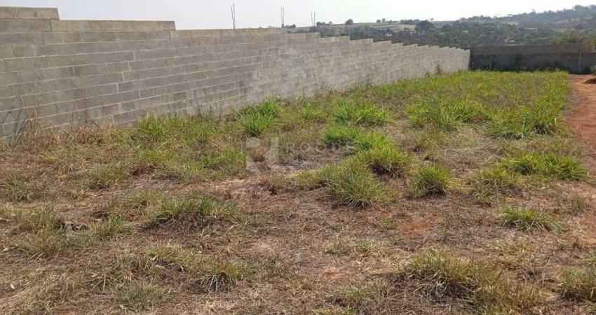 Terreno em condomínio à venda no bairro Pires de Baixo