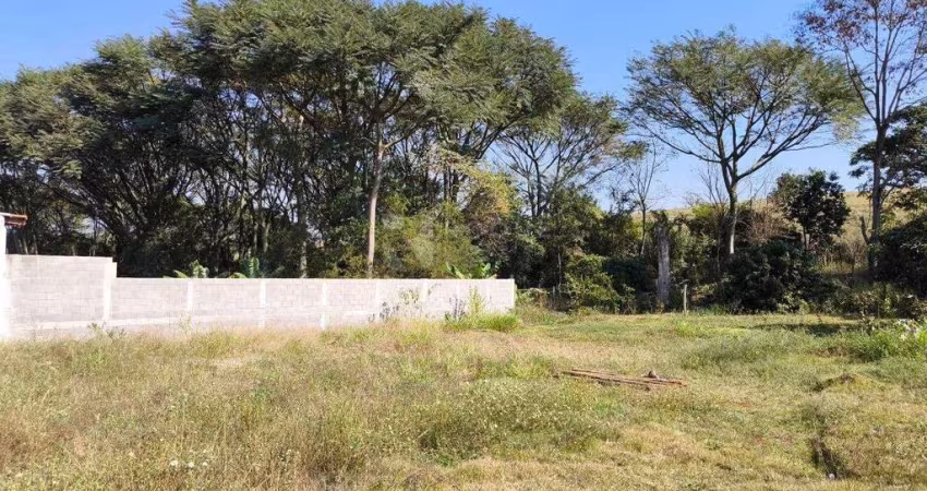 Terreno em condomínio de chácara disponível para venda. Estuda permutas.