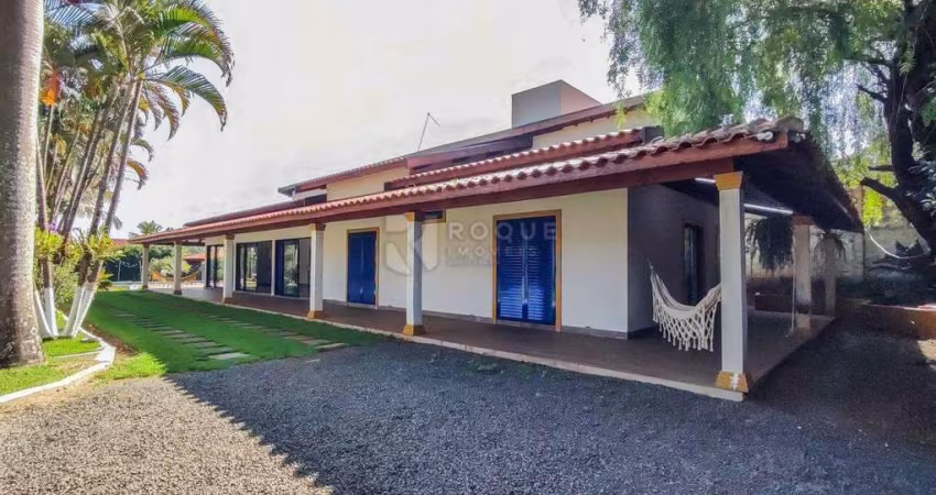 Linda chácara estilo Colonial em condomínio a venda, com 04 quartos, em Limeira - Porteira Fechada
