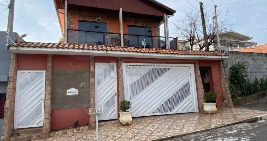 Casa Residencial à venda, 3 dormitórios, 1 suíte, 2 banheiros, com edícula