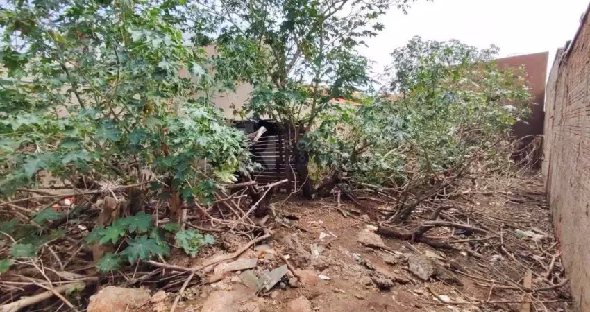 Terreno à venda no bairro Jardim Lagoa Nova