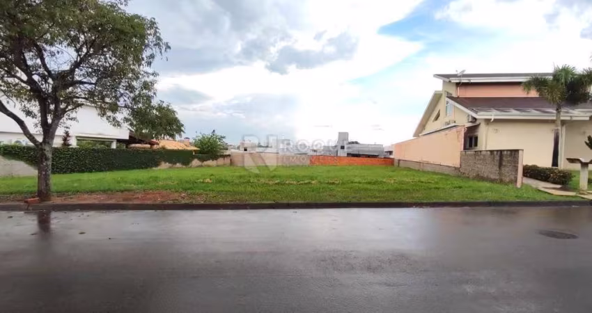Ótimo terreno à venda com 595,47 m², Condomínio Portal de São Clemente. Ótima topografia (parte alta). Aceita financiamento e estuda permuta.