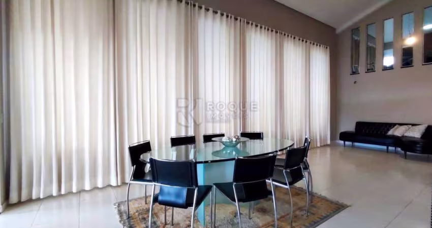 Casa em condomínio à venda no bairro Villa San Marino