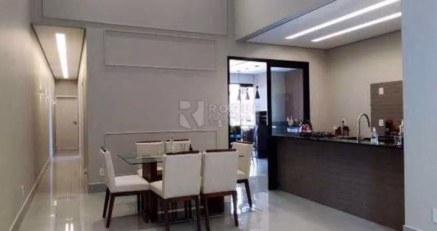 Linda Casa em condomínio com piscina