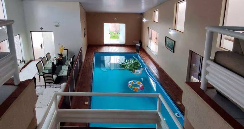 Casa sobrado em condomínio com 3 dormitórios e 1 suíte. Aceita financiamento.