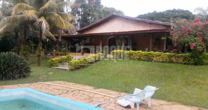 Casa em condomínio com edícula – excelente localização em Limeira