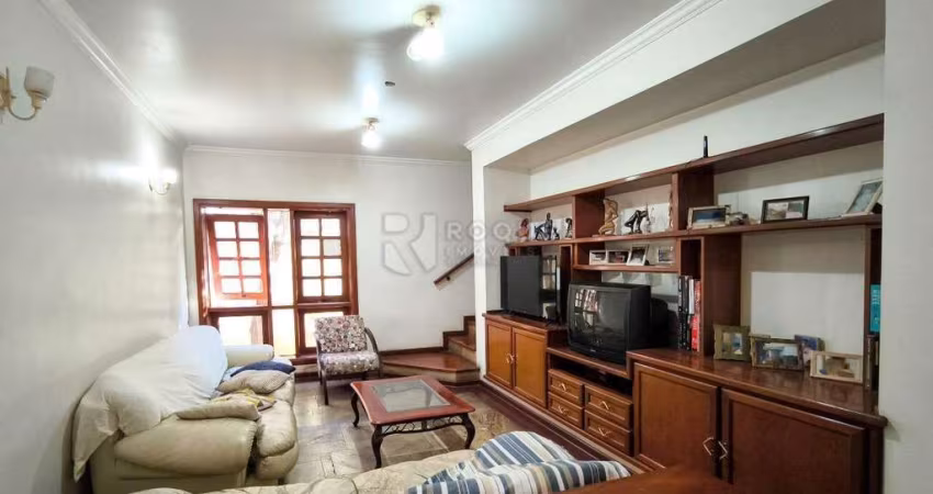 Casa em Condomínio Fechado à Venda – Completa, Confortável e com Área de Lazer Privativa