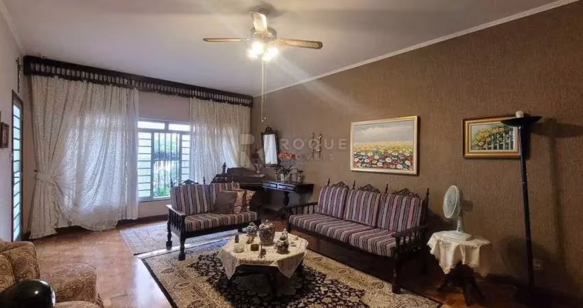Casa Residencial com 3 Dormitórios na Região Central