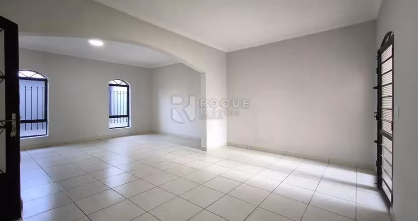 Excelente Casa à Venda na Vila Piza – Espaçosa e Versátil!