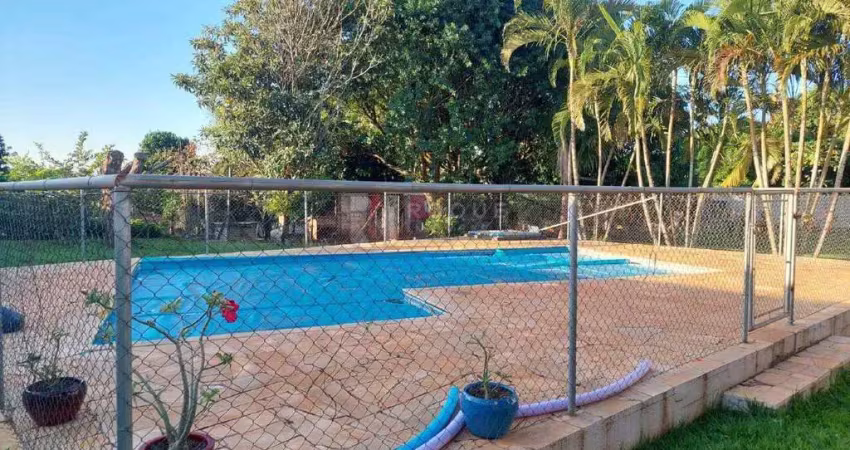 Linda chácara à venda em condomínio fechado – natureza, lazer e tranquilidade!