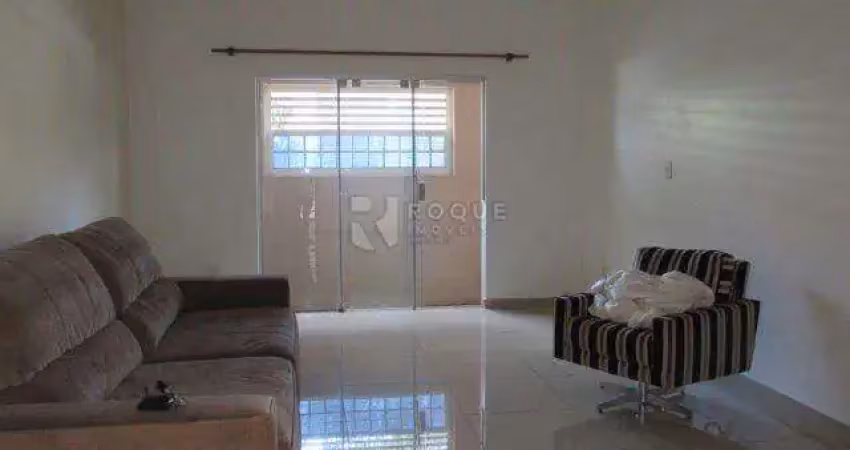 Casa residencial à venda – espaçosa e bem localizada