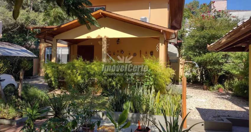 Casa com 2 quartos à venda na Rua Antônio Fabriciano Queiroz, Sambaqui, Florianópolis