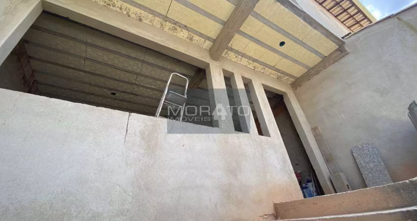 Excelente Casa Geminada de 4 quartos com 3 suítes e 2 vagas no bairro no Xangri-lá.