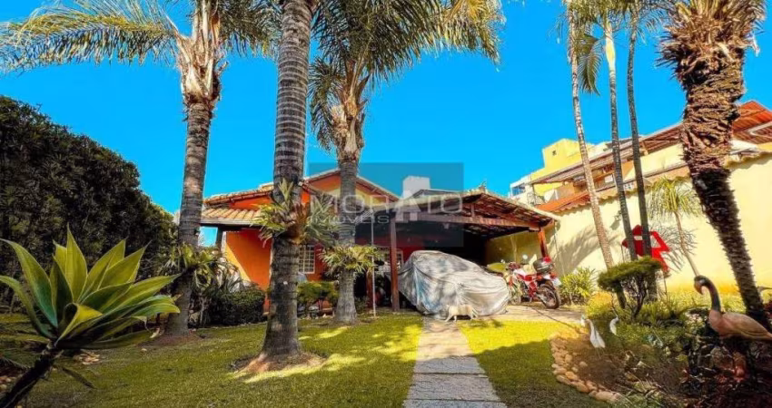 Casa com 4 quartos sendo um suíte com 4 vagas de garagem no bairro Arvoredo.