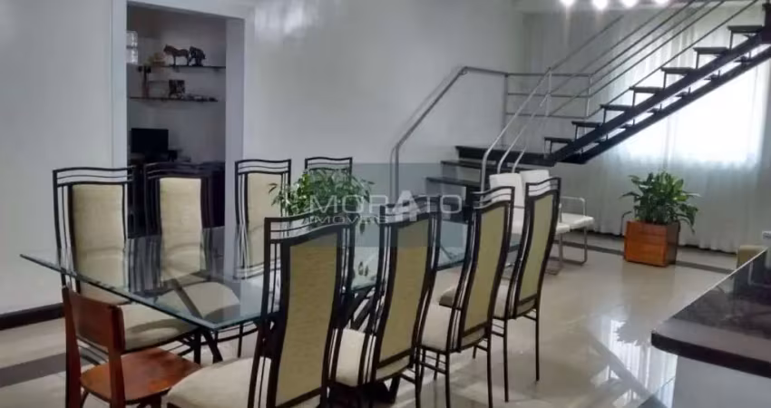 Casa à venda 5 quartos, 3 suítes e 6 vagas, no bairro Camargos