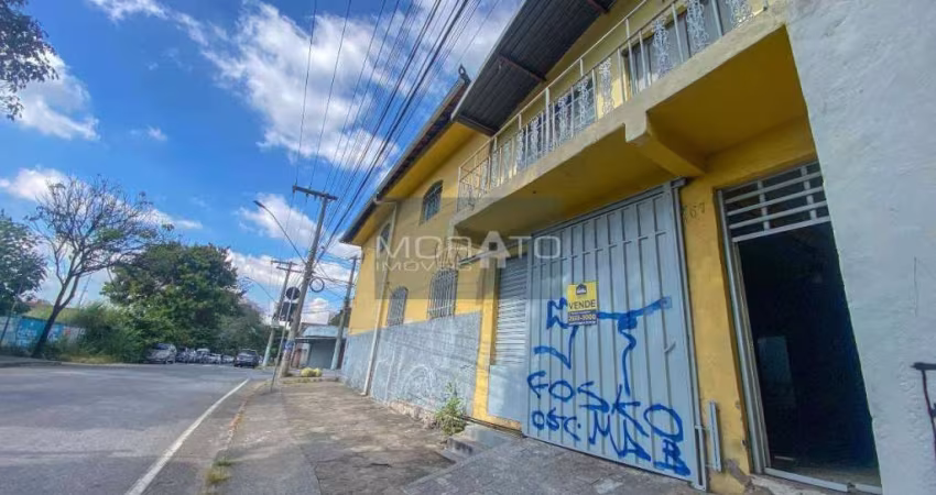 galpão comercial, localizado a poucos passos da estação de metrô