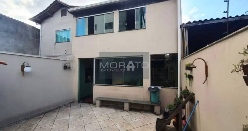 Casa com 4 Quartos e 3 banheiros à Venda no Arvoredo, 170 m² por R$ 530.000