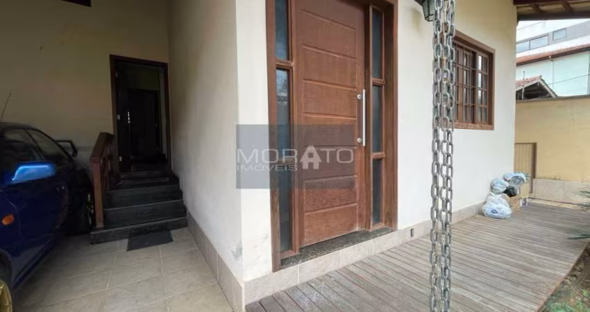 Casa 4 Quartos, 2 Suítes, 6 Vagas. Castelo- BH.