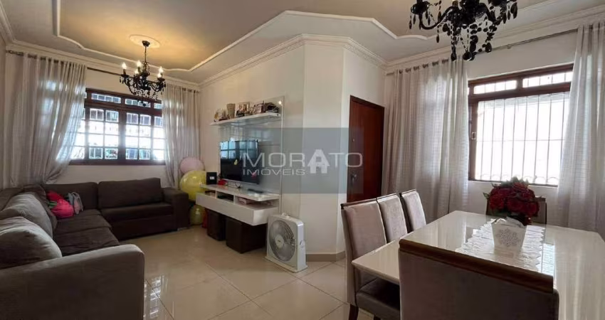 Casa 3 quartos sendo 1 suíte com 4 vagas de garagem no Bairro Dona Clara.