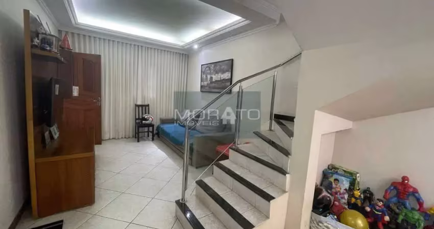 Casa geminada individual de 3 quartos, suíte e 2 vagas de garagem