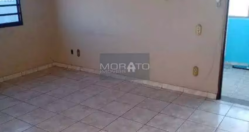 Casa Com 4 Moradias no Bairro Industrial