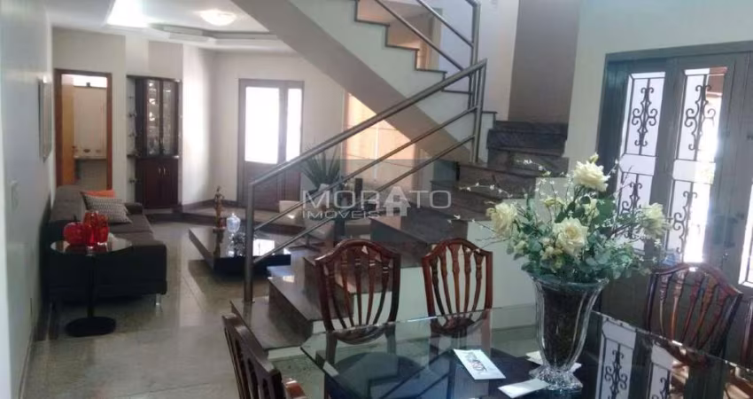 Casa 4 Quartos, 1 Suíte com Hidro, 8 Vagas. Inconfidentes-Contagem.