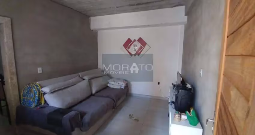 Casa 2 quartos, 2 banheiros, 2 vagas de garagem, no bairro pedra azul