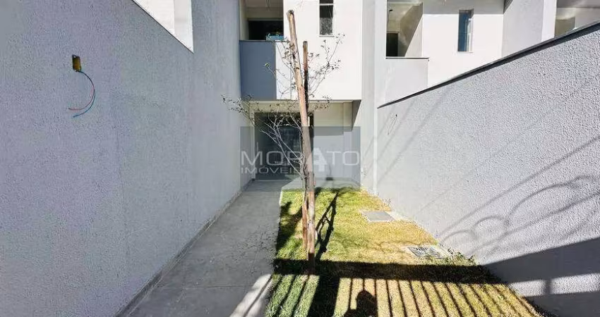 Casa Duplex 2 Quartos Suíte sendo 1 vaga de garagem no Bairro Planalto