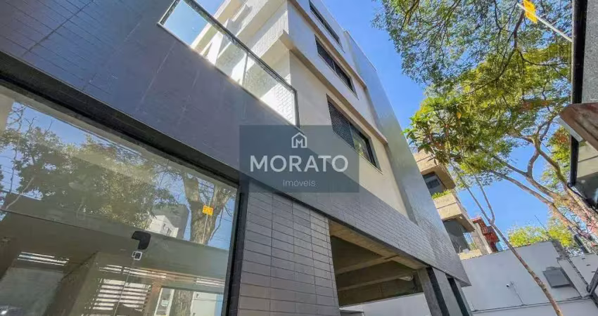 Área privativa com 4 quartos sendo 1 suíte com 2 vagas de garagem no bairro liberdade!