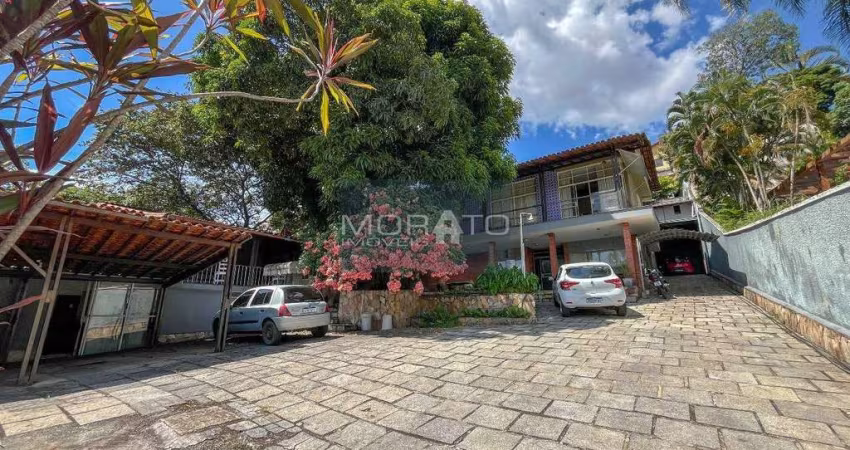Casa com 4 quartos, 10 vagas de garagem no bairro Bandeirantes Pampulha.