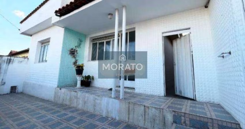 Excelente casa plana em lote de 360 m² com barracão nos fundos como segunda moradia.