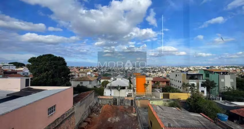 Cobertura , 2 banheiros , 4 quartos , 1 vaga de garagem, céu azul