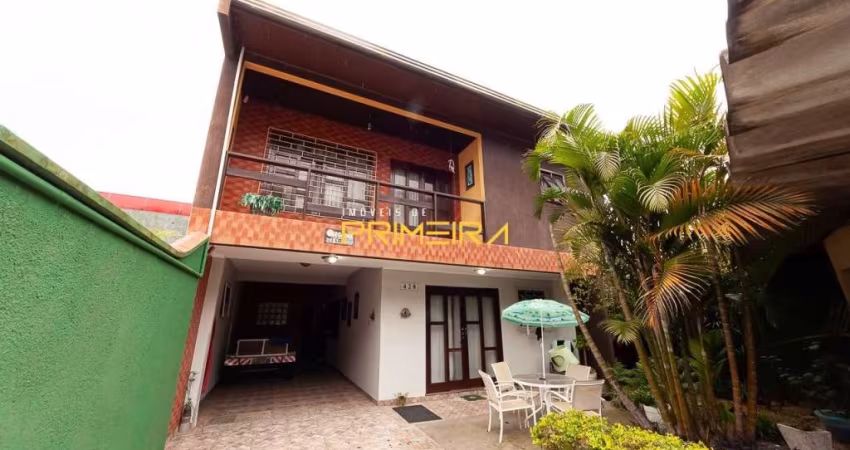 Sobrado no Bacacheri com 2 suítes e 400m²