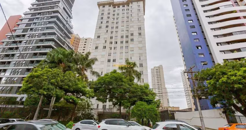 Apartamento Semimobiliado à Venda no Batel