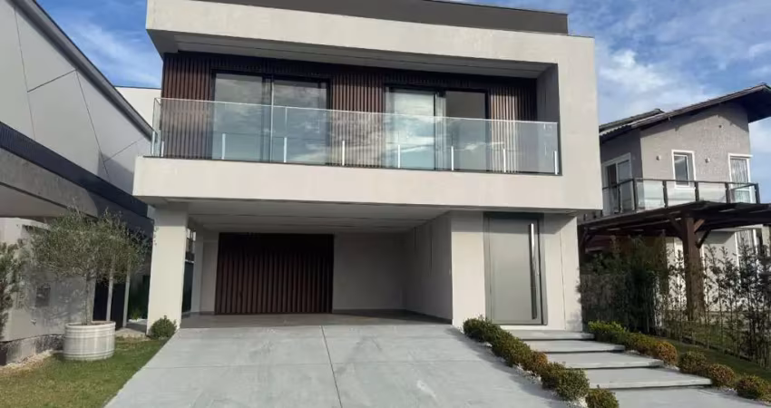 Casa em condomínio fechado com 4 quartos à venda na Rua Ivo José Rebello, 610, Santa Regina, Camboriú