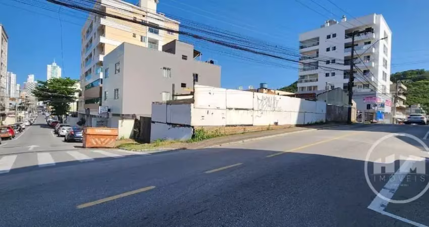 Terreno à venda na Avenida Palestina, 411, Nações, Balneário Camboriú