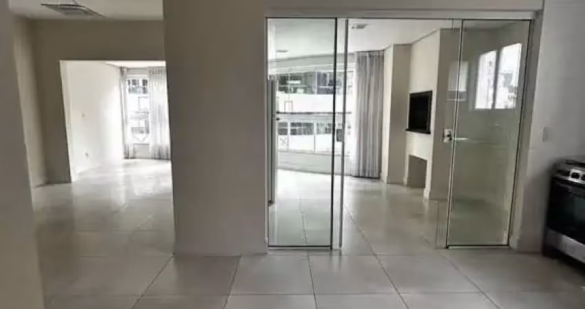 Apartamento com 3 quartos para alugar na Avenida 3ª Avenida, 142, Centro, Balneário Camboriú