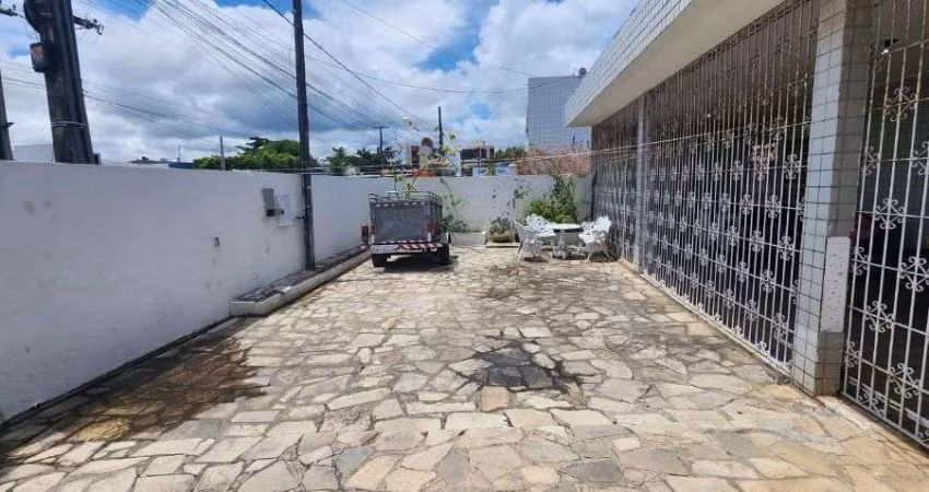 Casa com 3 dormitórios à venda, 1230 m² por R$ 800.000,00 - Bessa - João Pessoa/PB