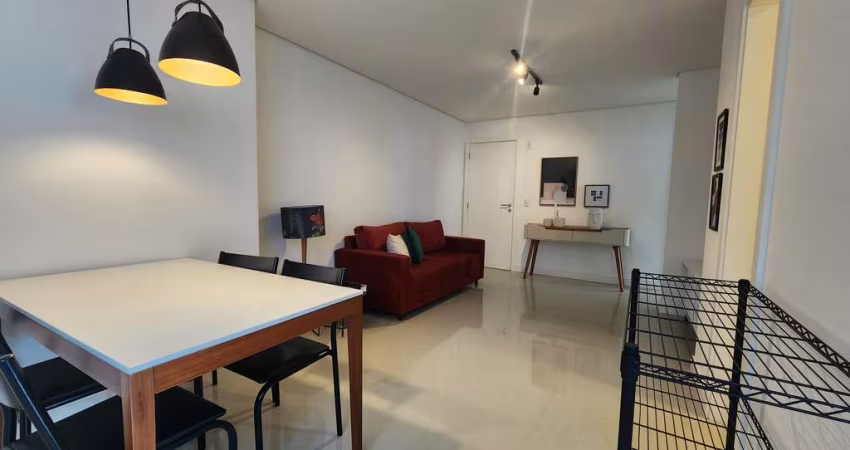 Venda de Apartamento, Mobiliado, 02 Quartos (sendo 02 Suítes), 01 Vaga de Garagem, Residencial Jardim das Águas, no Centro de Itajaí-SC