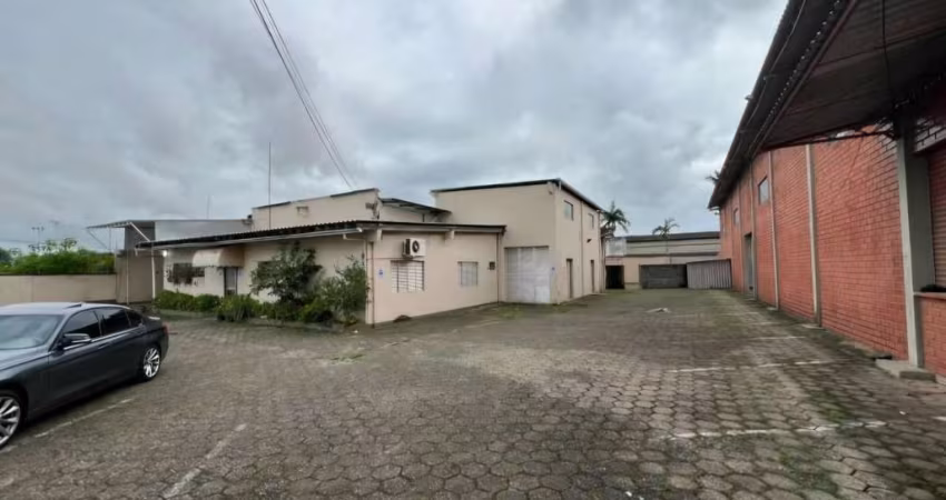 Aluguel de Galpão Comercial, 1240 m², no bairro Barra do Rio em Itajaí-SC