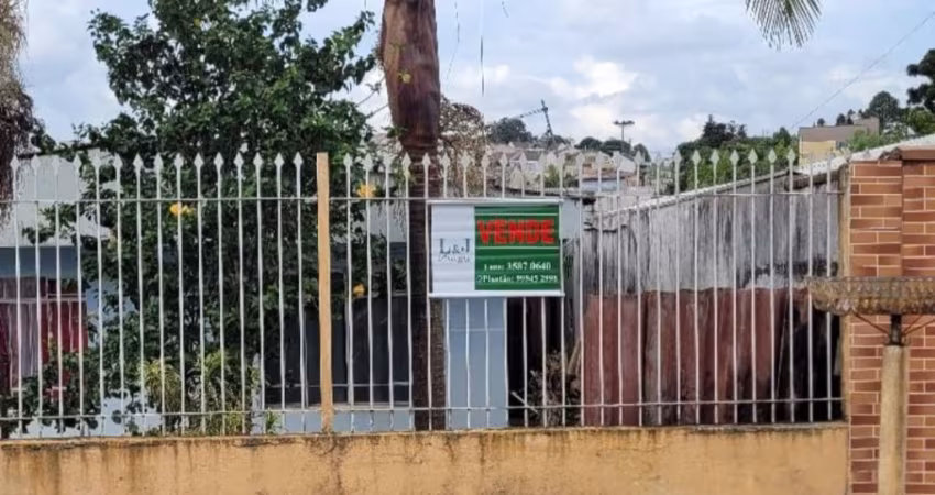 Terreno com 2 casas