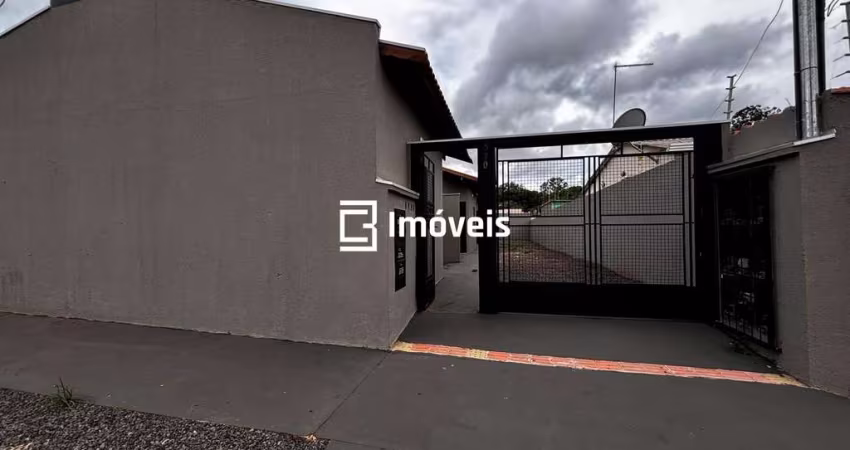 Casa de 02 quartos em condomínio no Jardim Anache