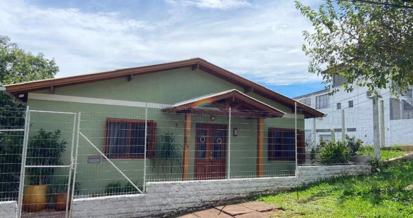 Casa Residencial com 3 dormitórios.